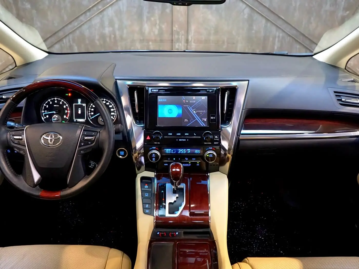 Toyota Alphard 2016 — Photo 13/20