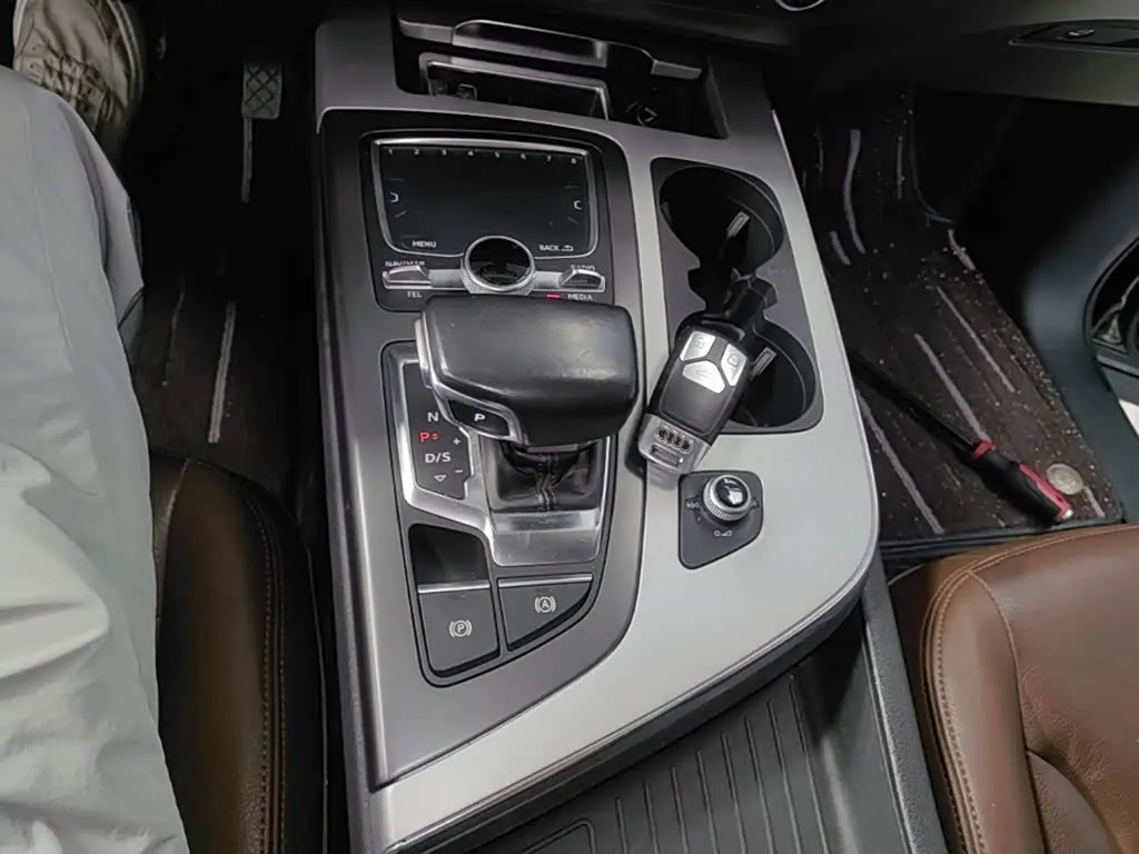 Audi Q7 2018 — Photo 13/19