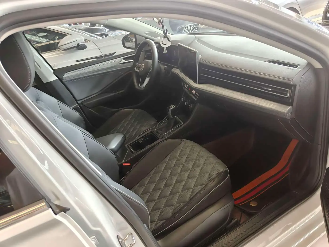Volkswagen Sagitar 2023 — Photo 15/16
