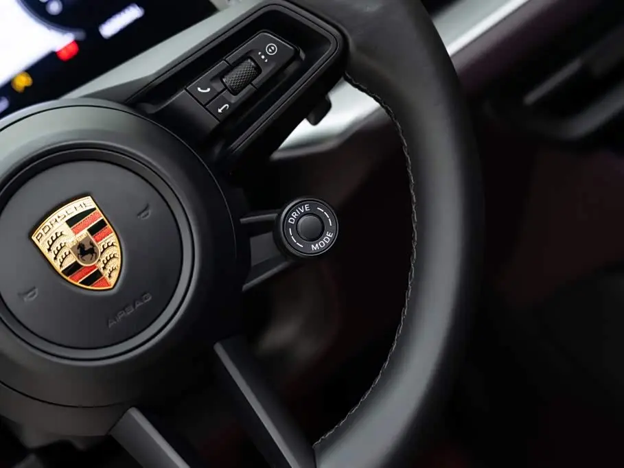 Porsche Cayenne 2023 — Photo 19/20