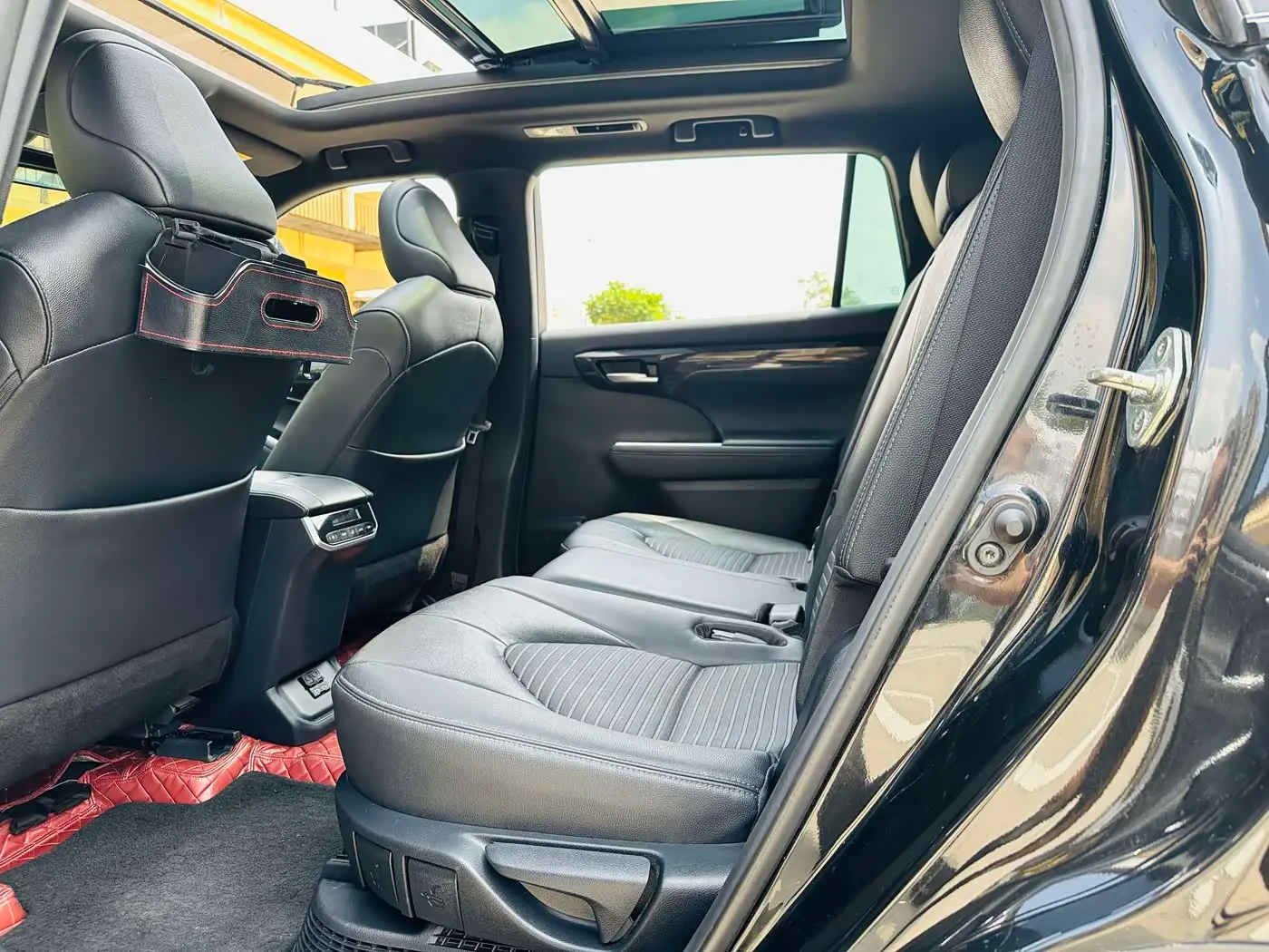 Toyota Crown Kluger 2024 — Photo 6/10