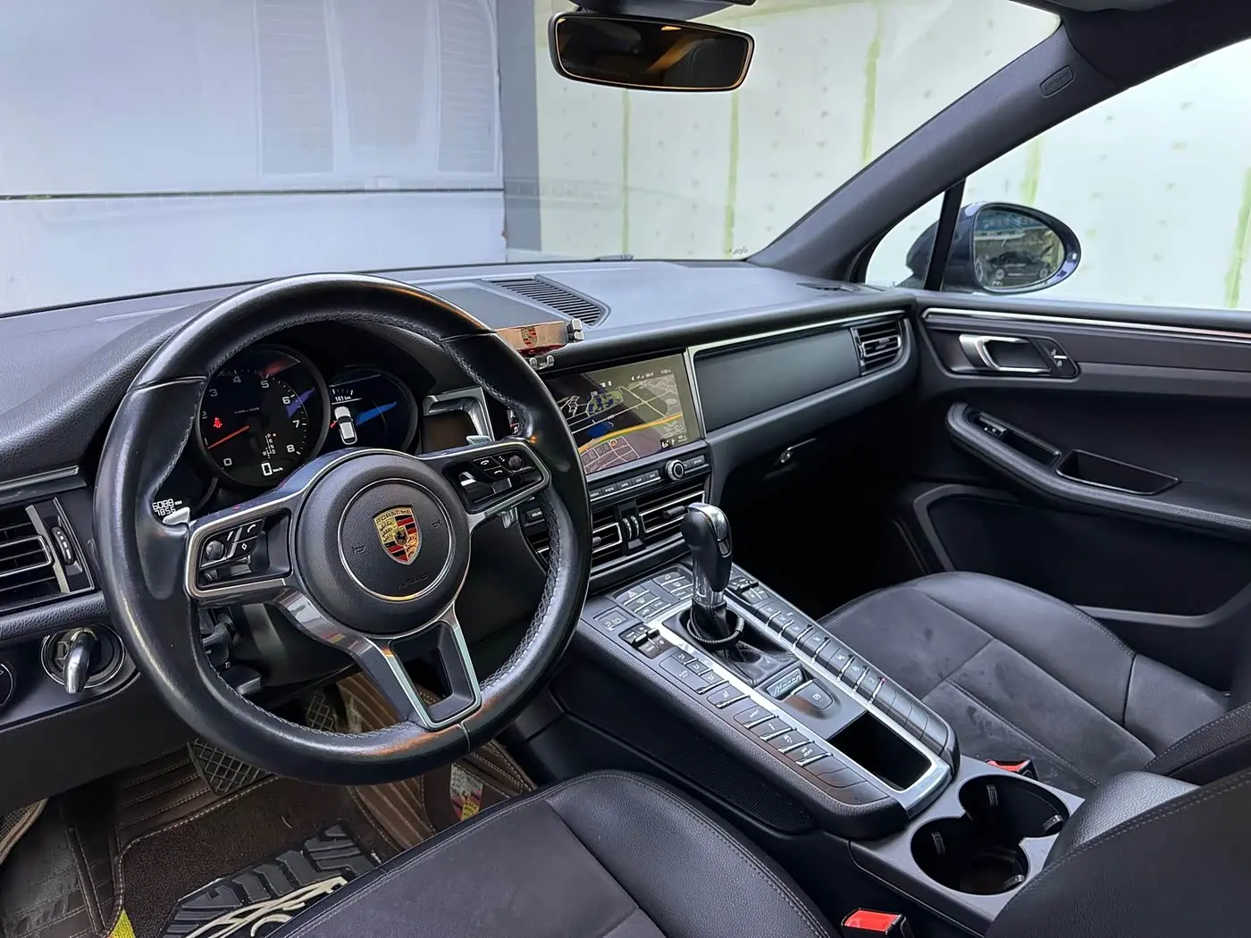 Porsche Macan 2019 — ფოტო 10/14