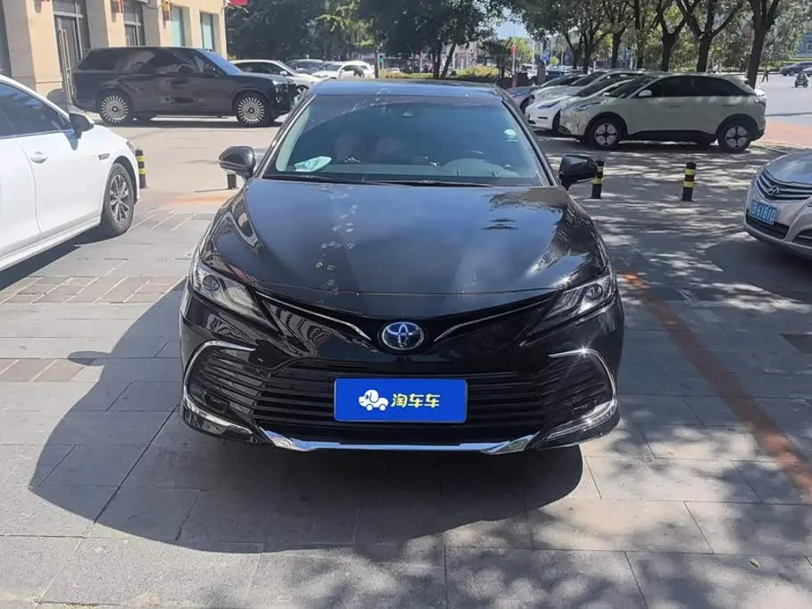 Toyota Camry 2023 — Photo 2/16