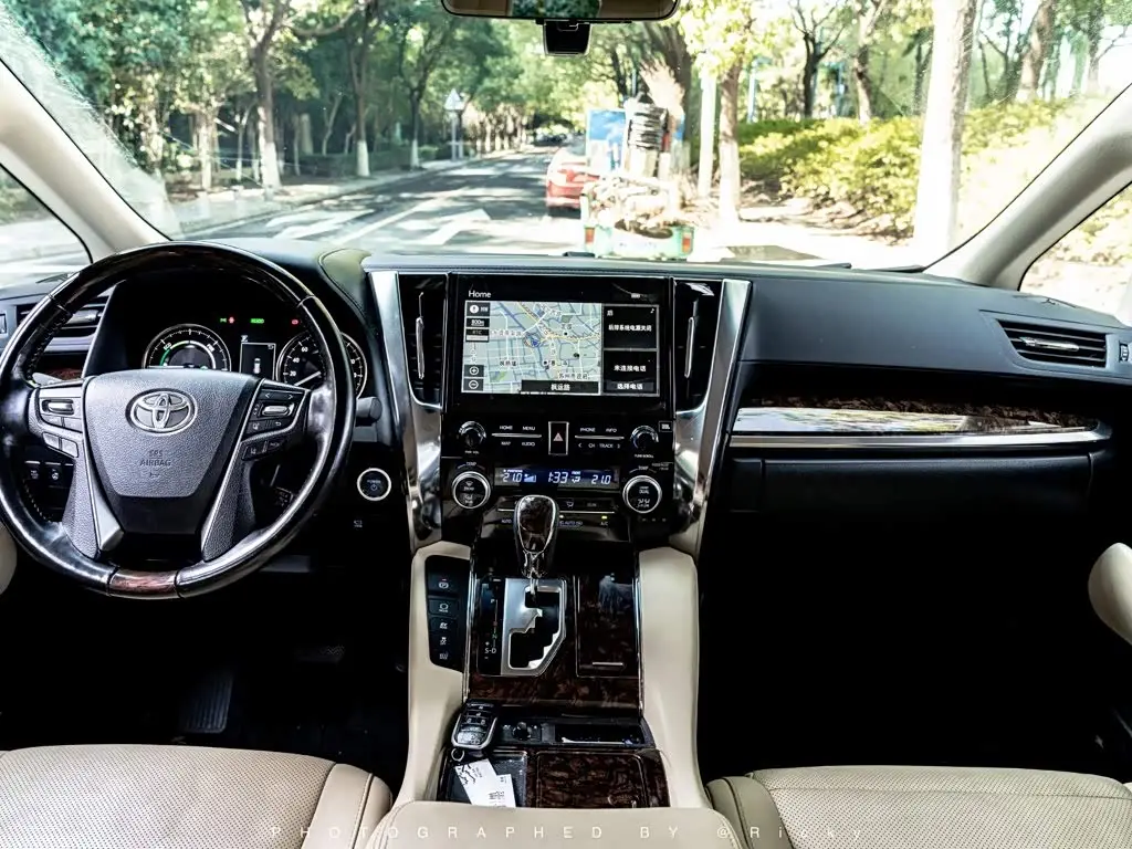 Toyota Alphard 2021 — Photo 4/16