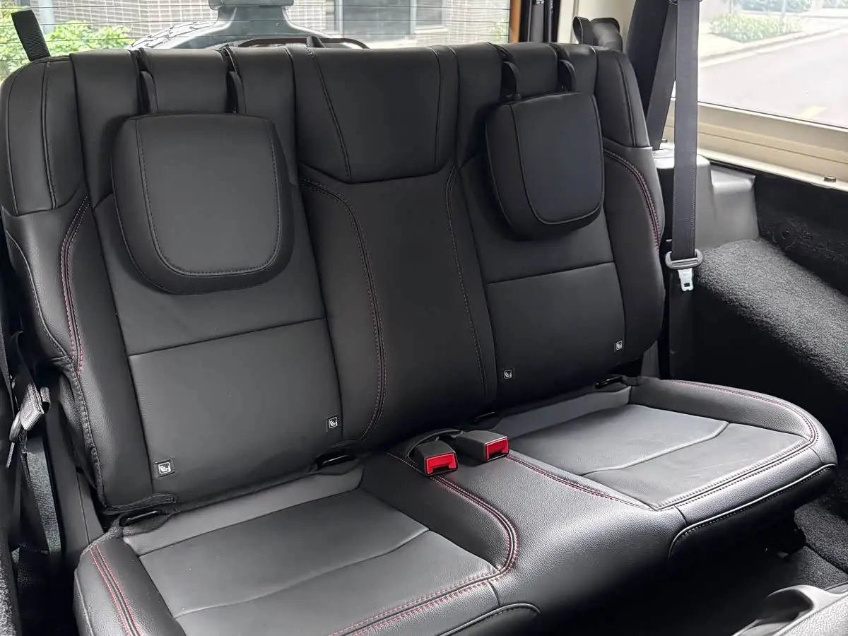 Jeep Wrangler 2021 — Фото 13/20