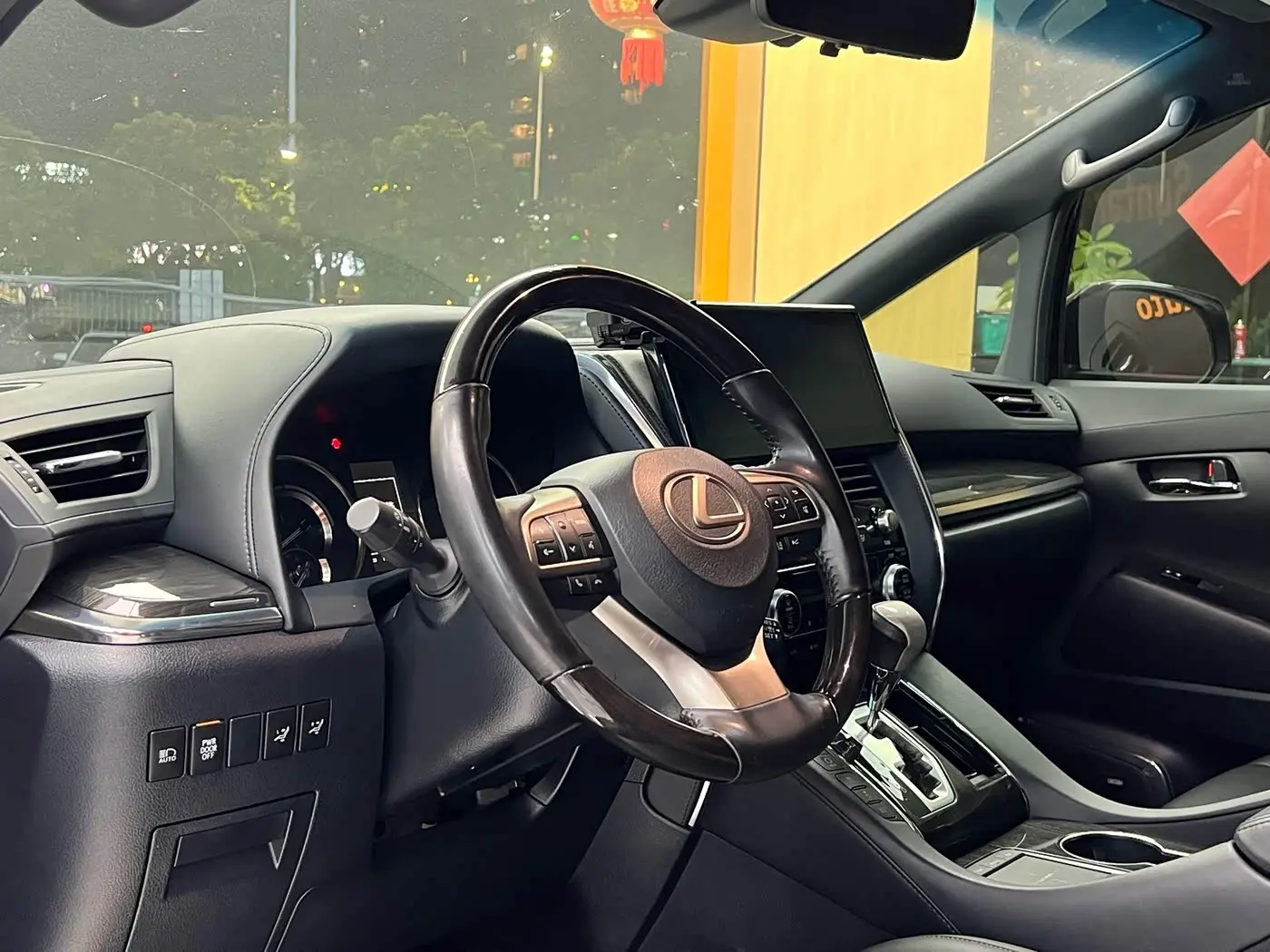Lexus LM 2020 — Фото 18/20