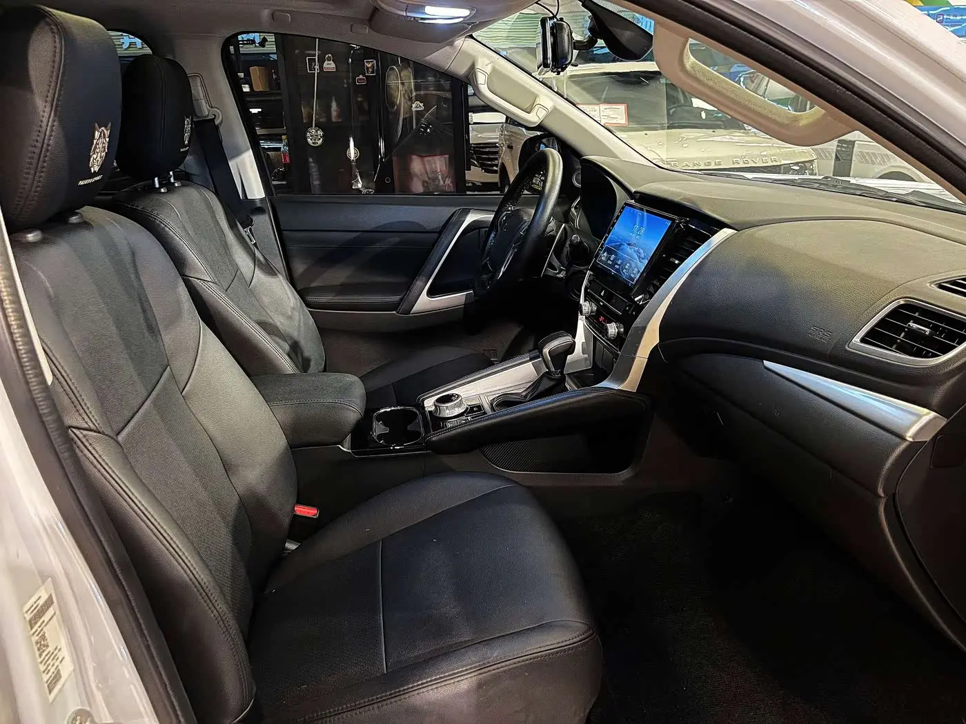 Mitsubishi Pajero Sport 2022 — Photo 8/20
