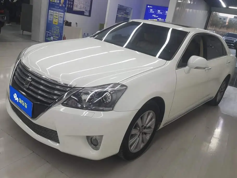 Toyota Crown, 2014