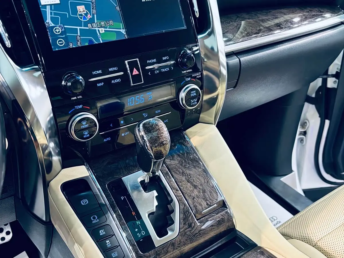 Toyota Alphard 2021 — Фото 8/15