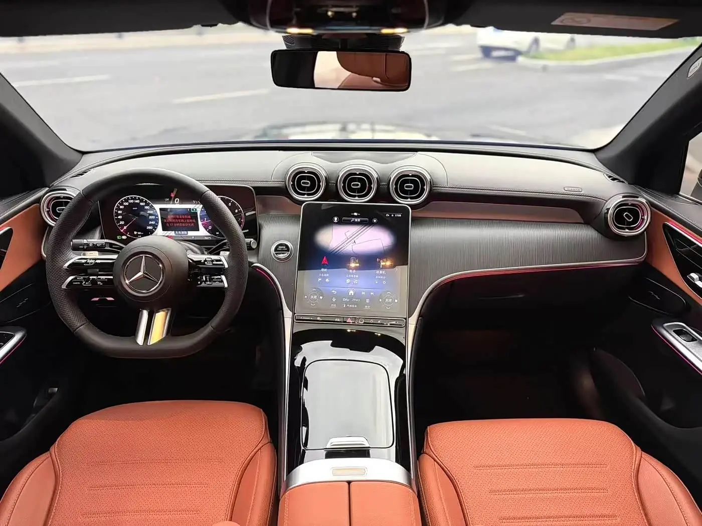 Mercedes-Benz GLC 2023 — Photo 6/10