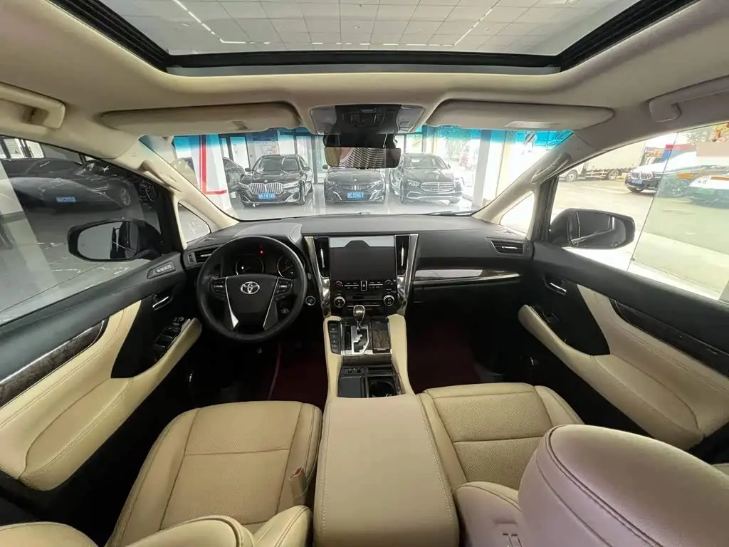 Toyota Vellfire 2021 — Photo 10/12