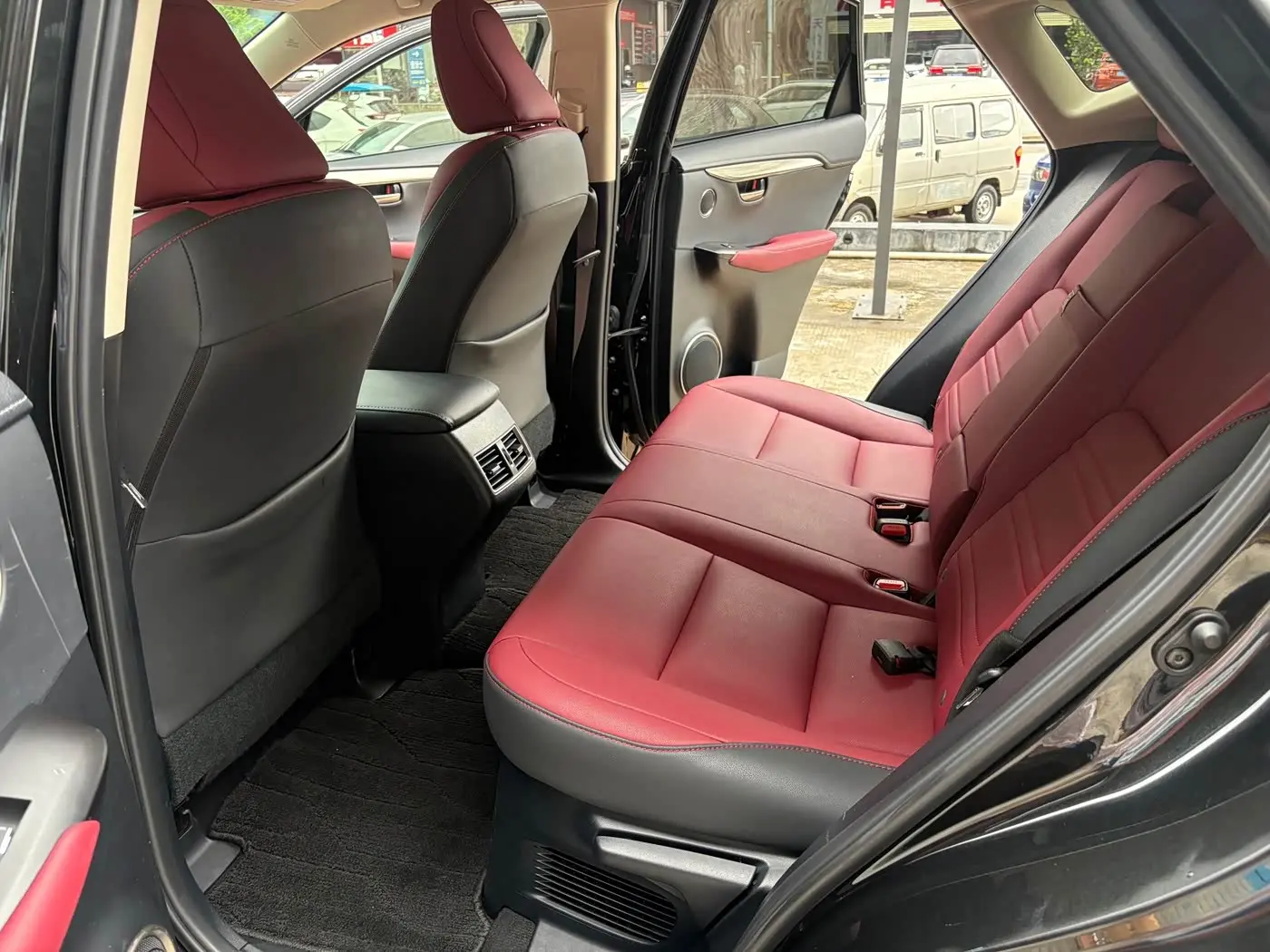 Lexus NX 2021 — Photo 10/20