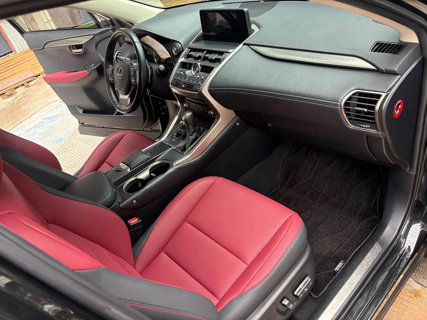 Lexus NX 2021 — Photo 8/20