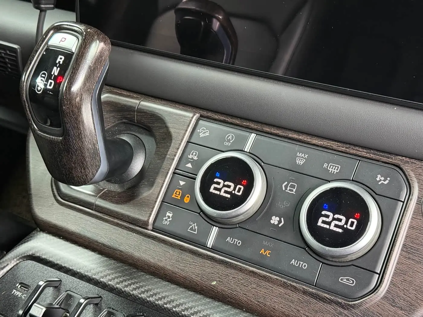 Land Rover Defender 2022 — Фото 15/20