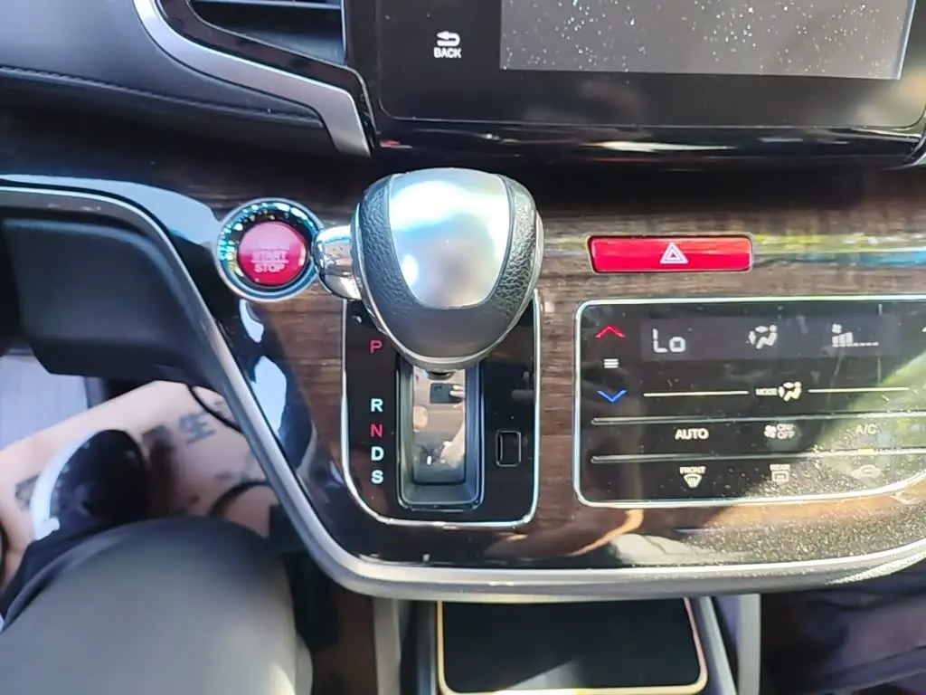 Honda Odyssey 2016 — ფოტო 14/20