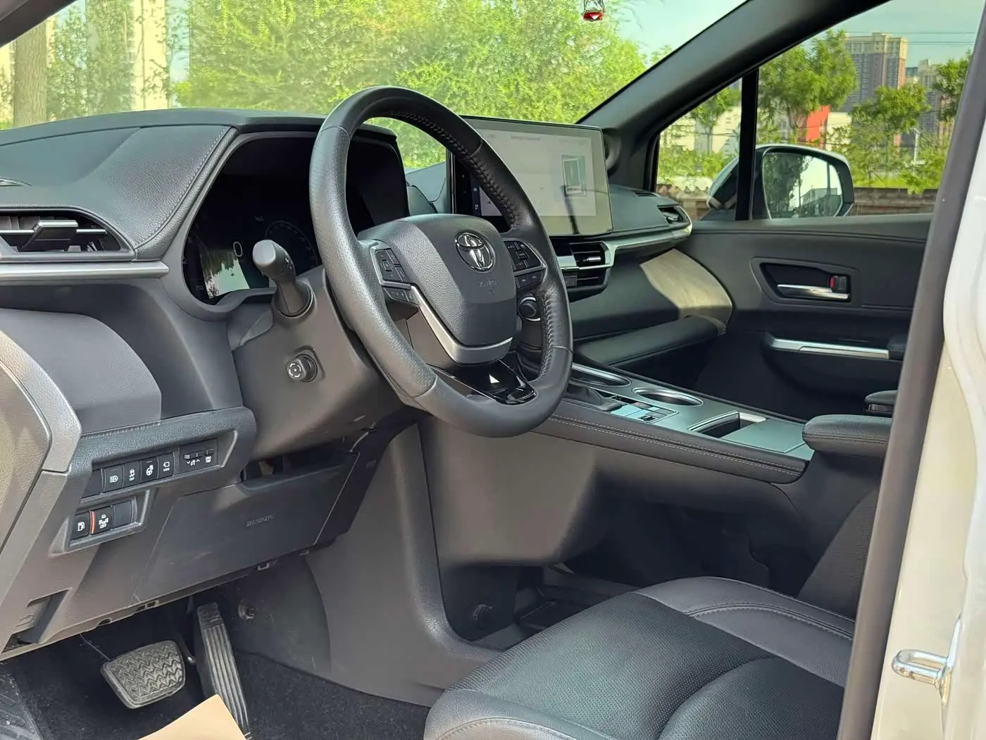 Toyota Sienna 2023 — Photo 19/20