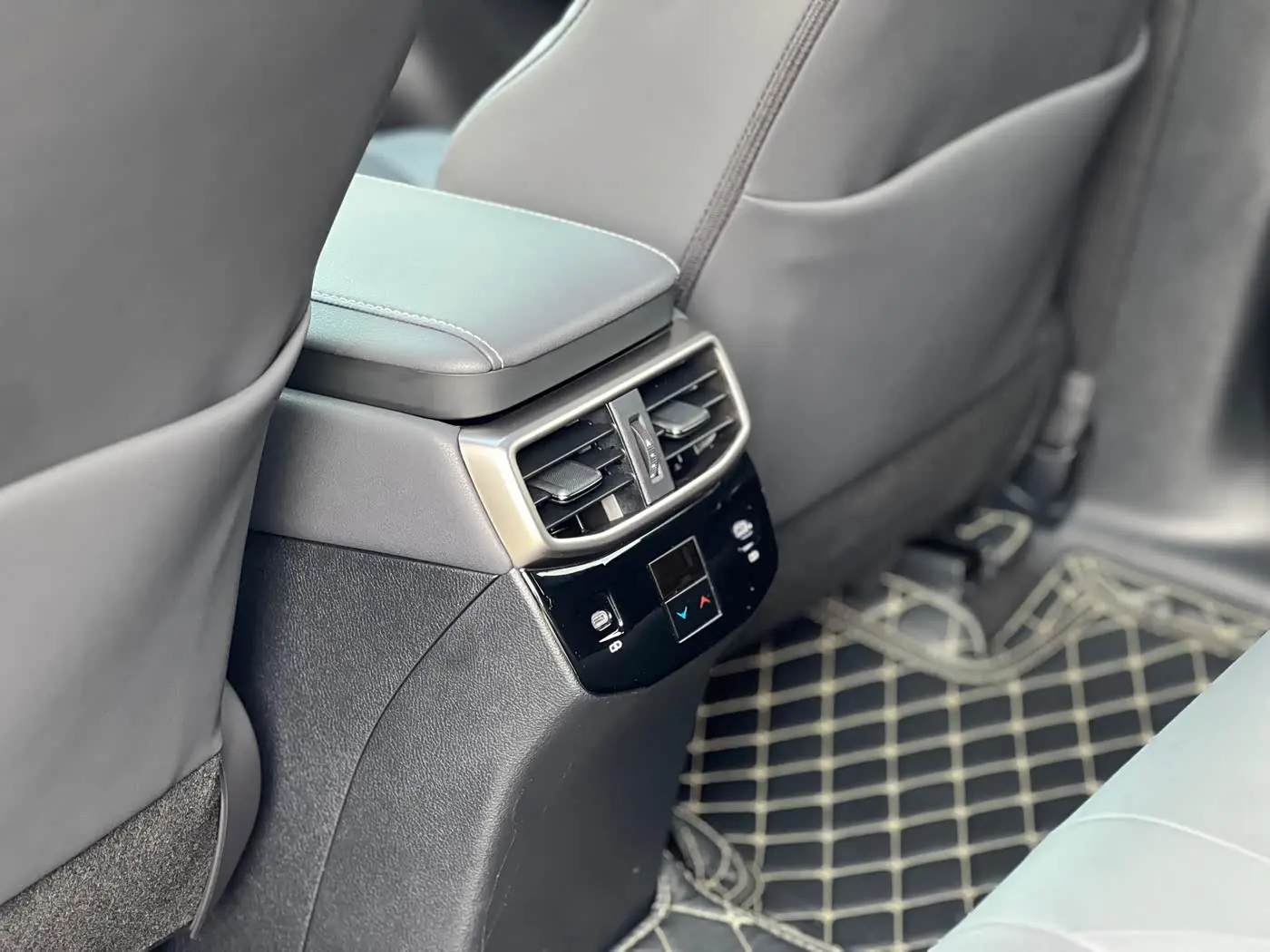 Lexus RX 2025 — Фото 11/20