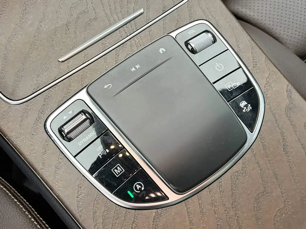 Mercedes-Benz GLC 2023 — Photo 17/20