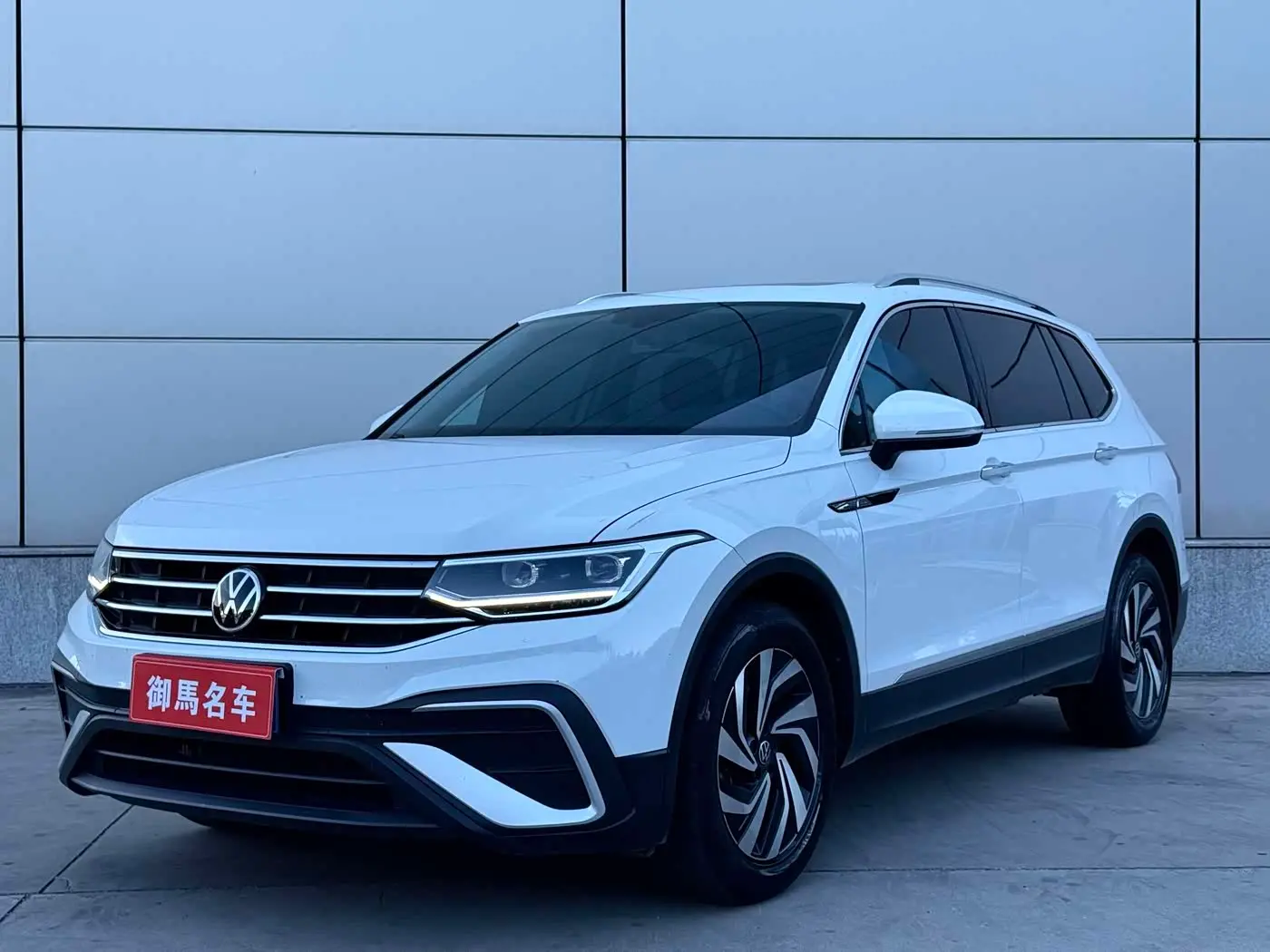 Volkswagen Tiguan L 2022 — Фото 1/16