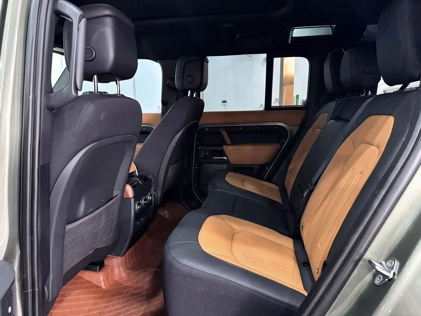 Land Rover Defender 2022 — Фото 9/19