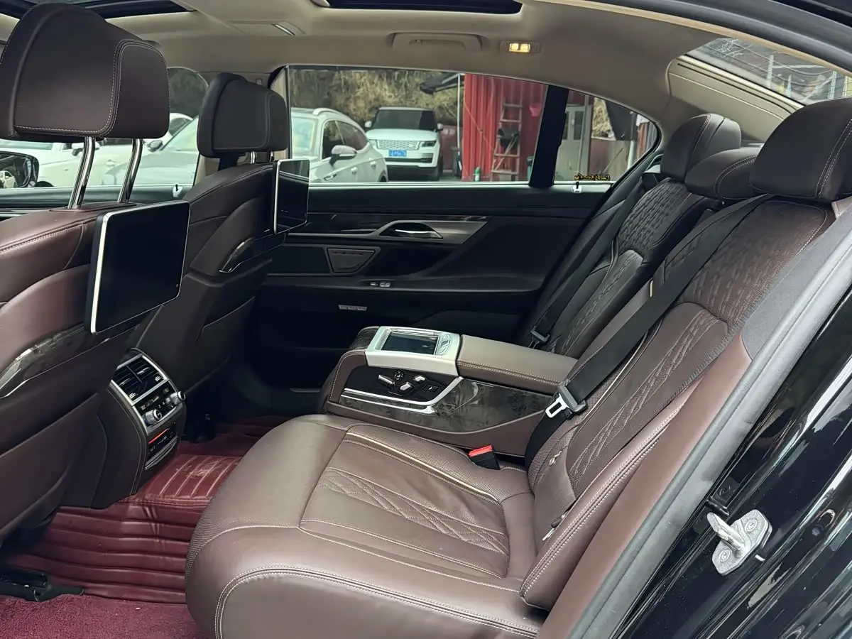 BMW 7 Series 2018 — Photo 20/20