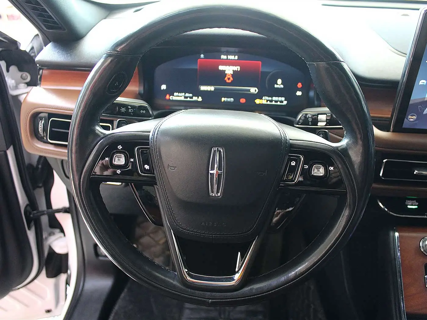 Lincoln Aviator 2021 — Photo 10/18