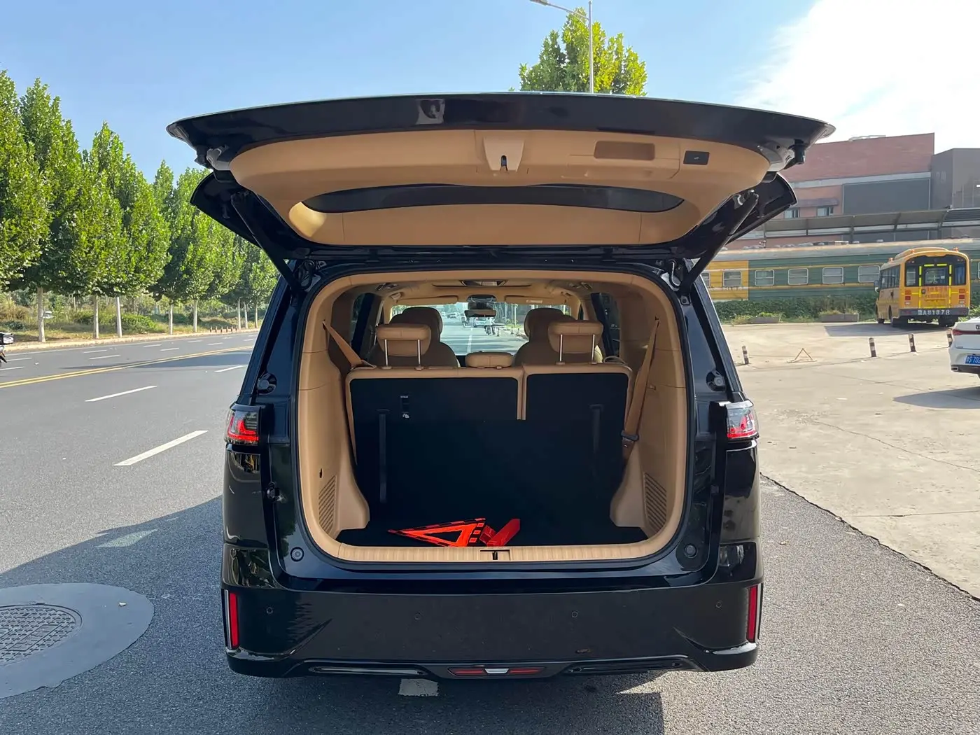 Voyah Auto Voyah Dreamer 2025 — Şəkil 14/20