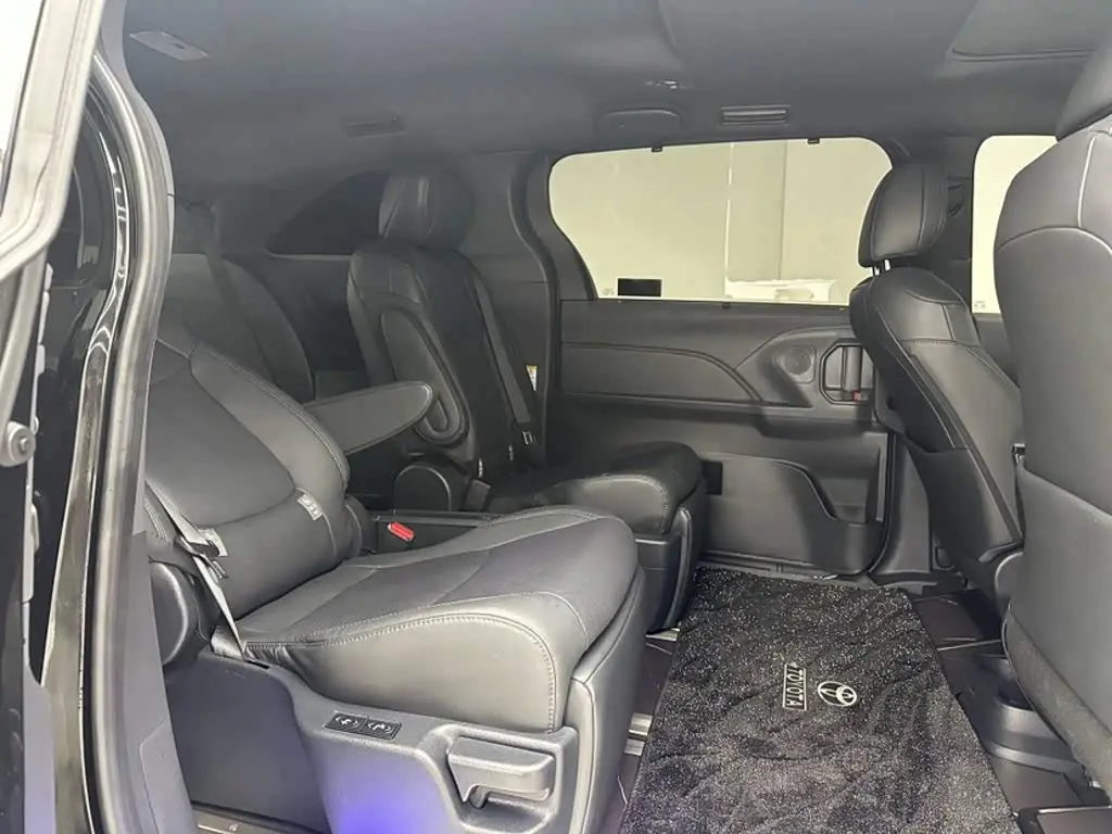 Toyota Sienna 2024 — Photo 5/18