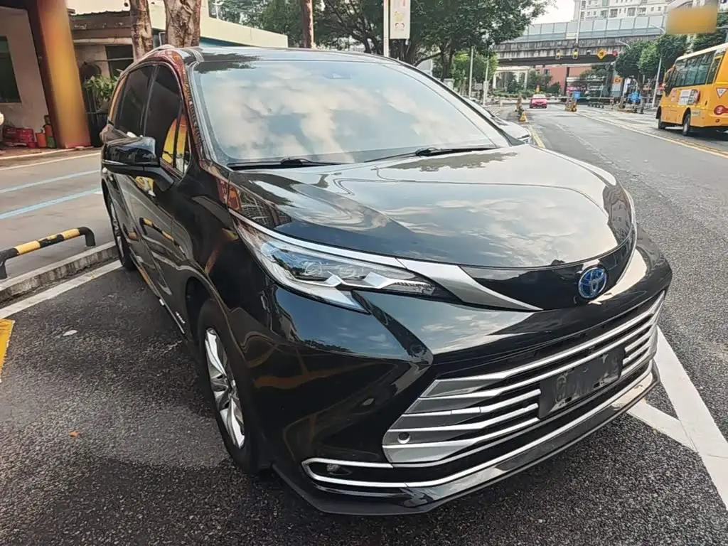 Toyota Sienna 2022 — Photo 3/19