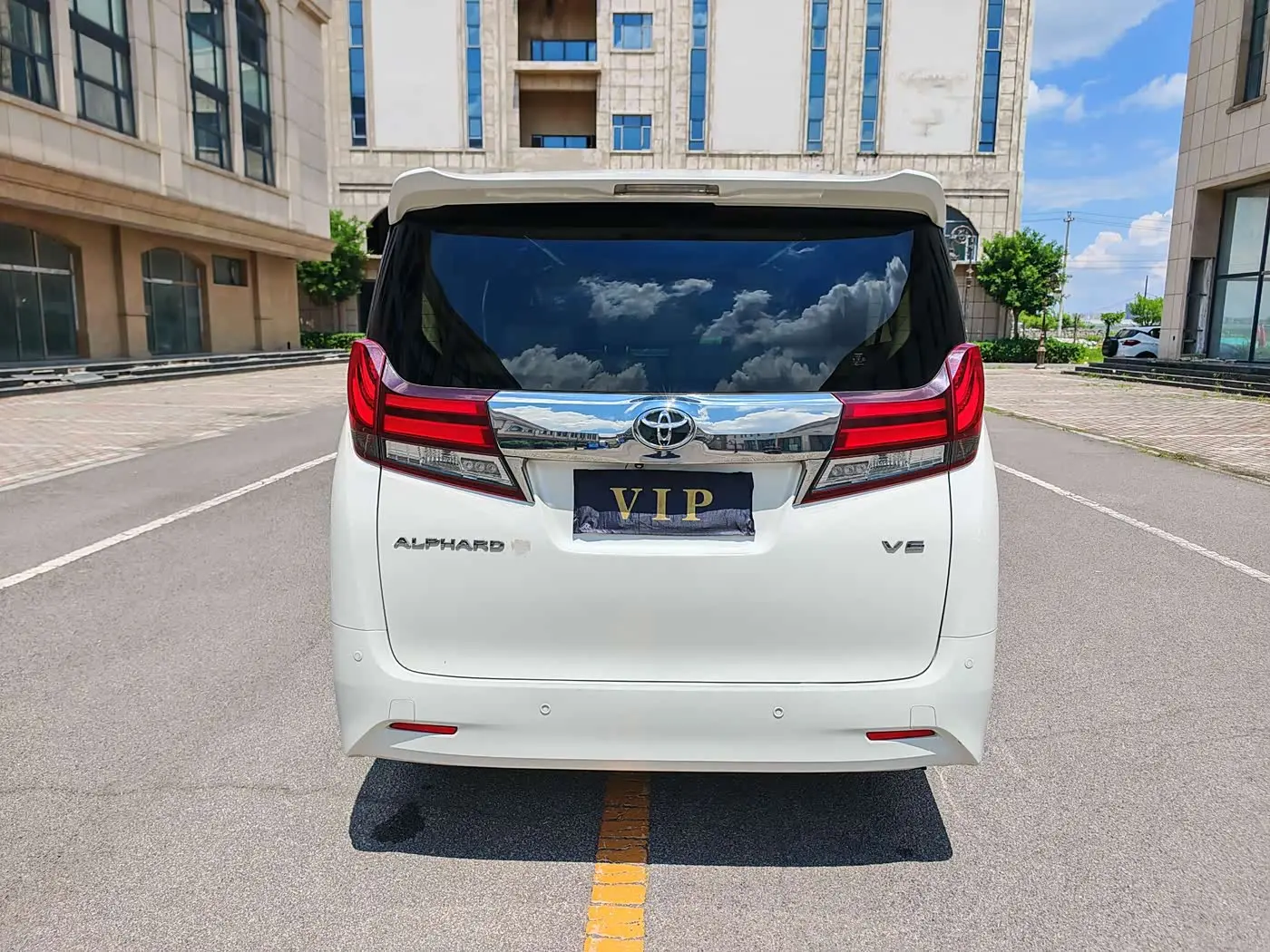 Toyota Alphard 2016 — Фото 17/18