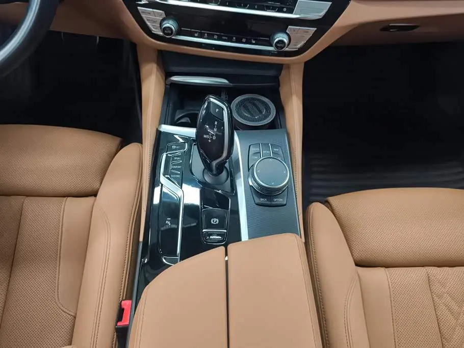 BMW 5 Series 2023 — Photo 16/16