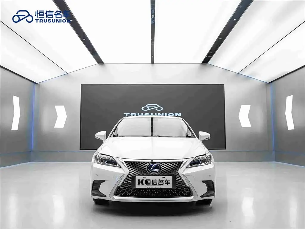 Lexus CT 2018 — Фото 2/20