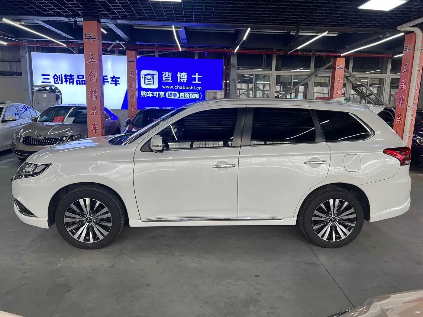 Mitsubishi Outlander 2021 — Photo 8/19