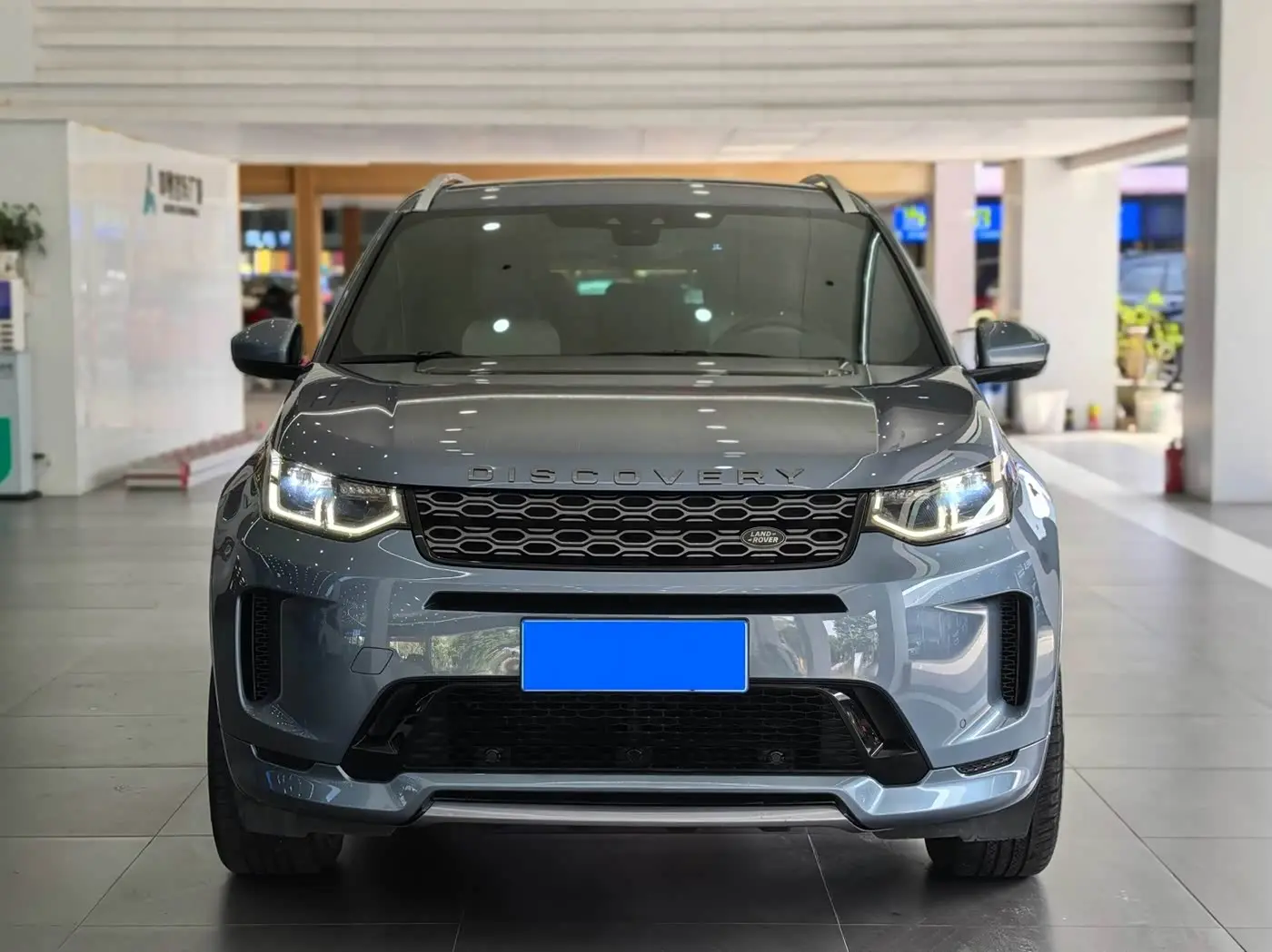 Land Rover Discovery Sport 2020 — Фото 2/16