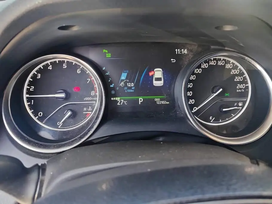 Toyota Camry 2019 — ფოტო 14/16