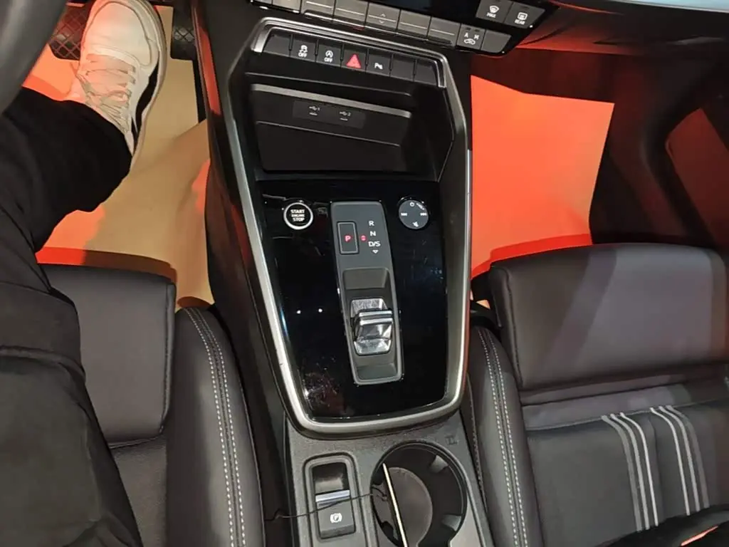 Audi A3 2021 — Фото 11/20