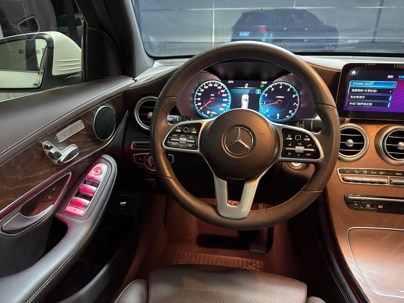 Mercedes-Benz GLC 2020 — Photo 10/20