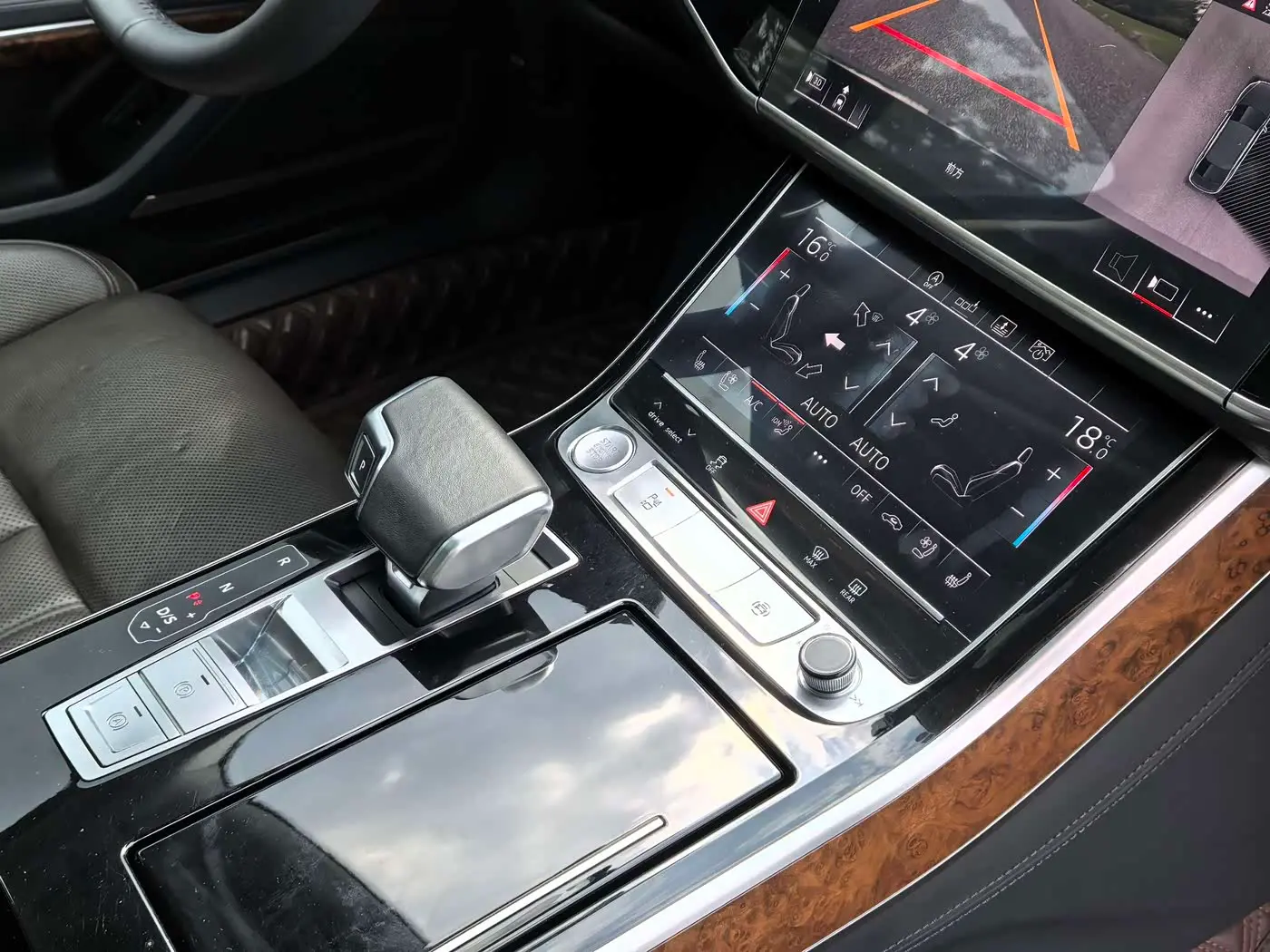 Audi A8 2020 — Photo 15/19