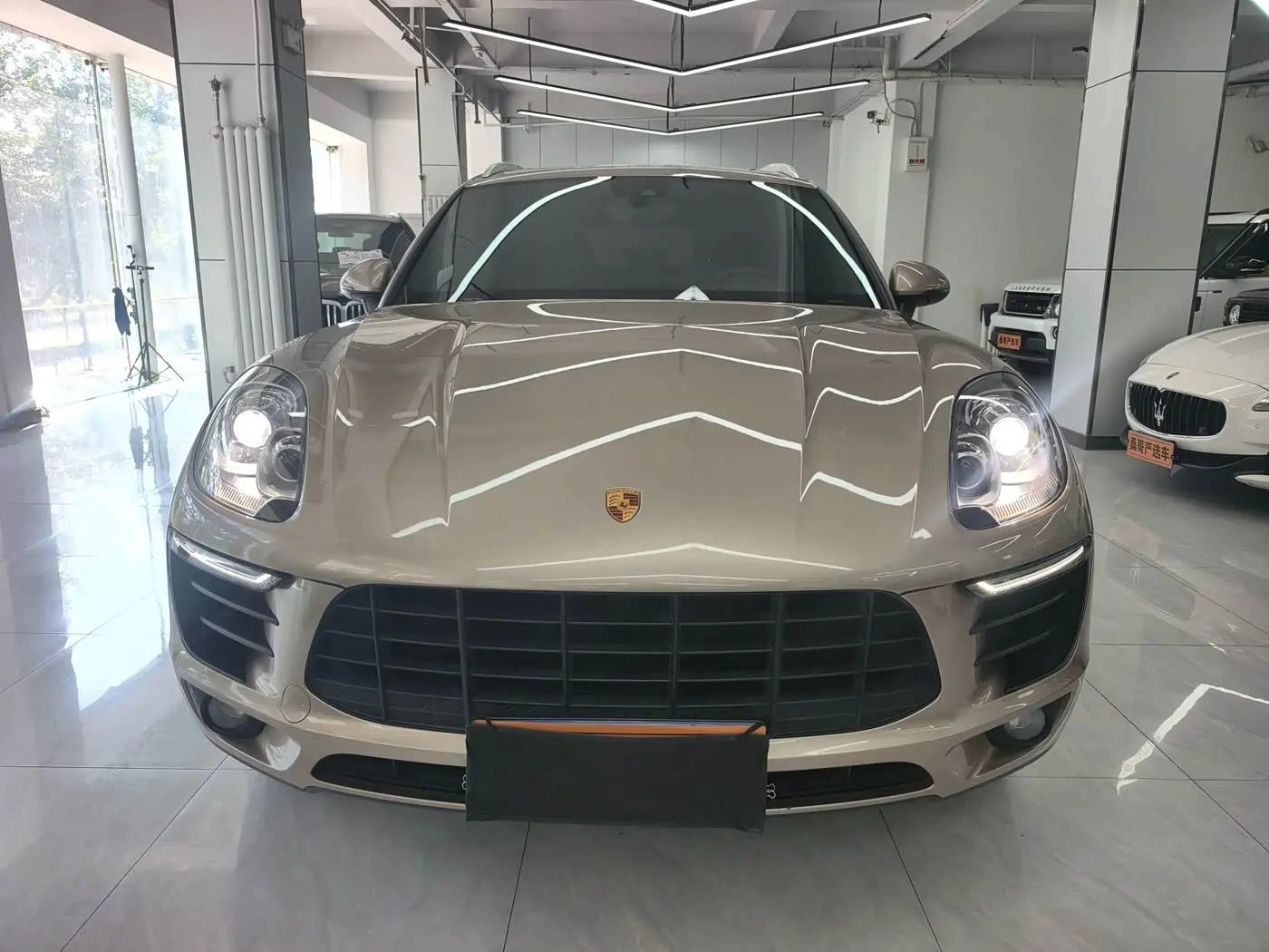 Porsche Macan 2018 — Photo 2/14