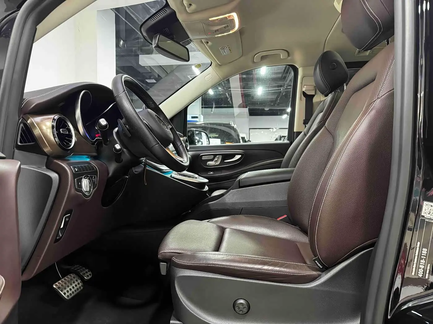 Mercedes-Benz V-Class 2023 — Photo 12/20