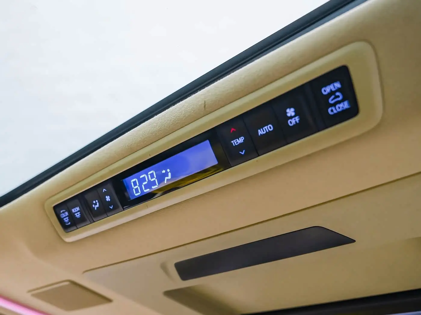Toyota Alphard 2019 — Photo 16/20