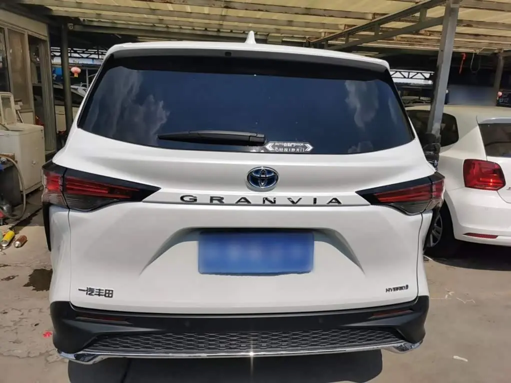 Toyota Granvia 2024 — Photo 6/20