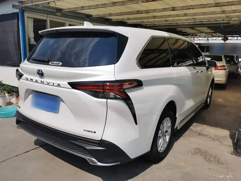 Toyota Granvia 2024 — Photo 7/20