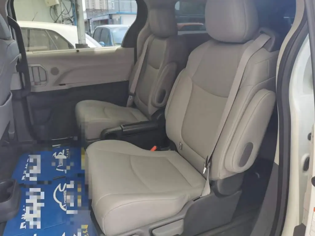 Toyota Granvia 2024 — Photo 17/20