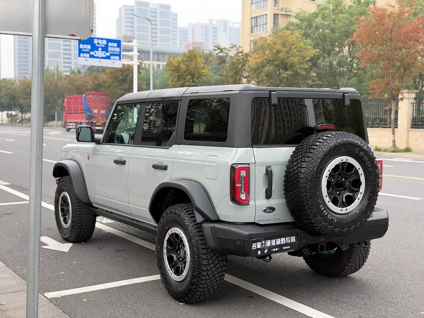 Ford Bronco 2025 — Photo 8/17
