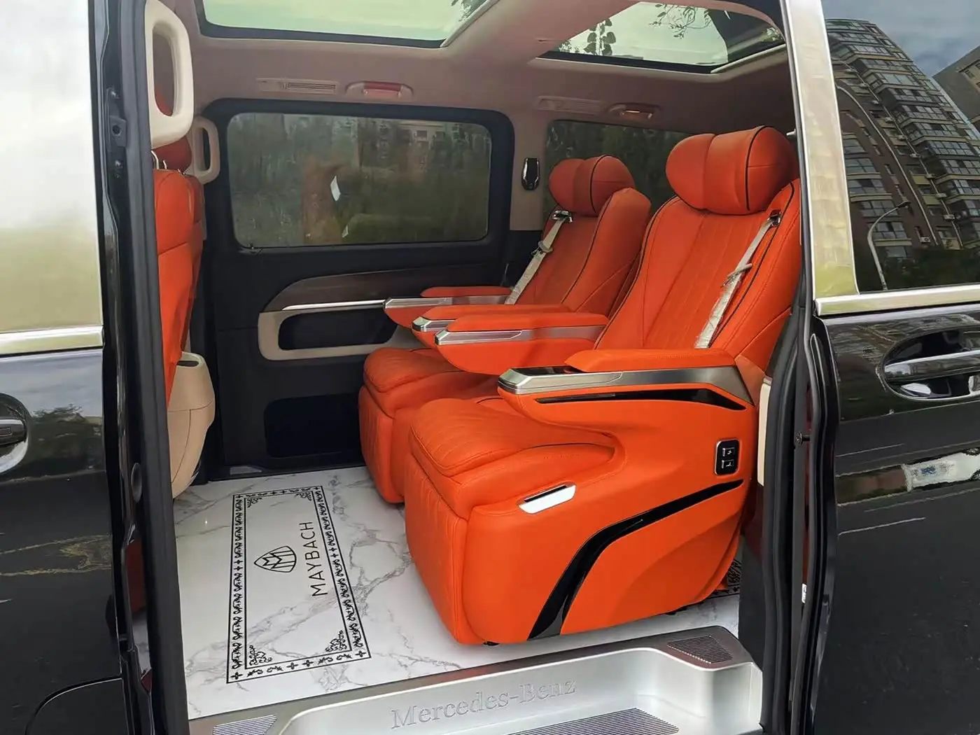 Mercedes-Benz V-Class 2022 — Photo 8/20
