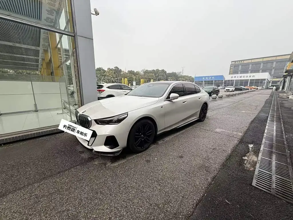 BMW 5 Series, 2024