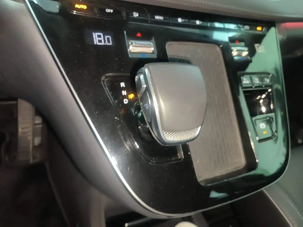Hongqi HQ9 PHEV 2024 — Photo 14/20
