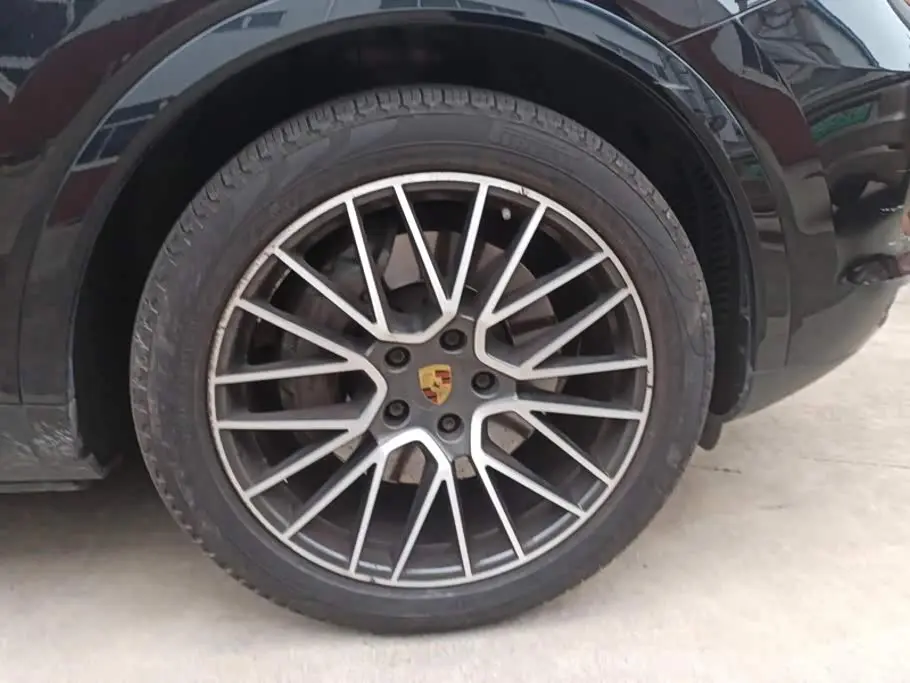 Porsche Cayenne 2019 — Photo 6/16
