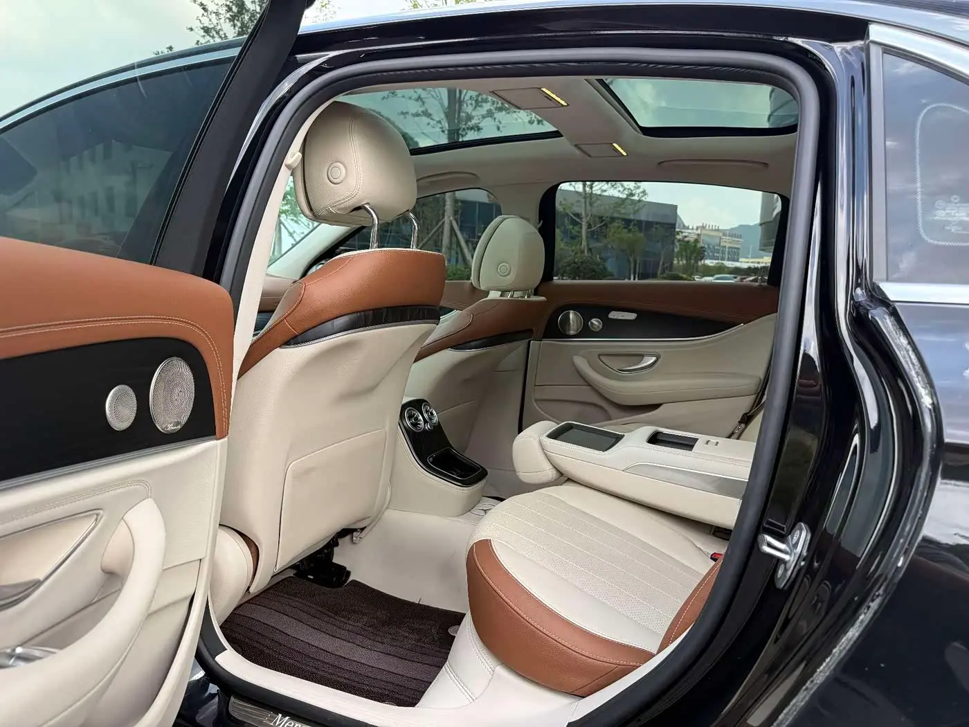 Mercedes-Benz E-Class New Energy 2022 — Photo 11/15